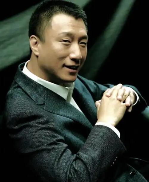 四位曾演过"黑老大"的男明星,每一位都霸气十足,孙红雷上榜