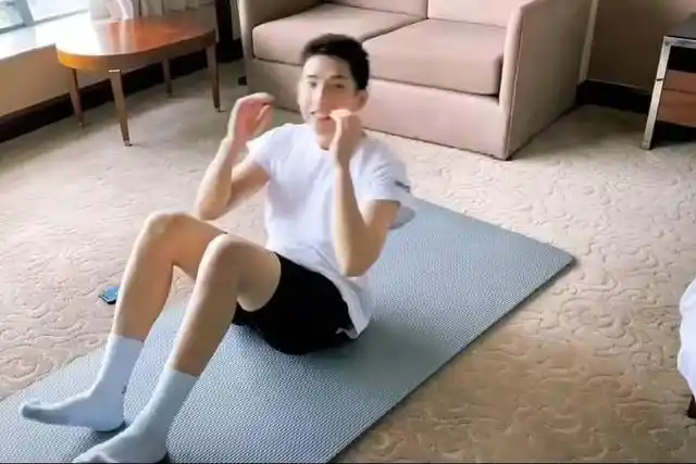 运动系少年王安宇晒健身视频网友有颜值有身材的小鲜肉