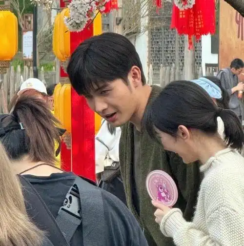 张彬彬新剧拍摄现场,状态不佳,颜值下滑,还曾被女主粉丝嫌弃_腾讯新闻