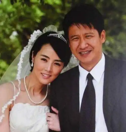 王晓男的第一任丈夫是谁 她和老公张国强是怎么认识的