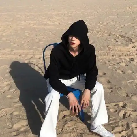 散发的是傲视天地的强势帅哥头像侧面高清图片