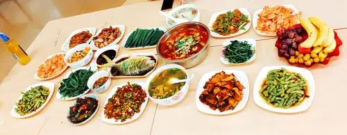 这个是我生日那天,自己亲手做的一桌菜