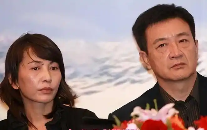 张巍也丝毫不掩饰对周里京的崇拜与爱慕,她曾给周里京写过这样一段话