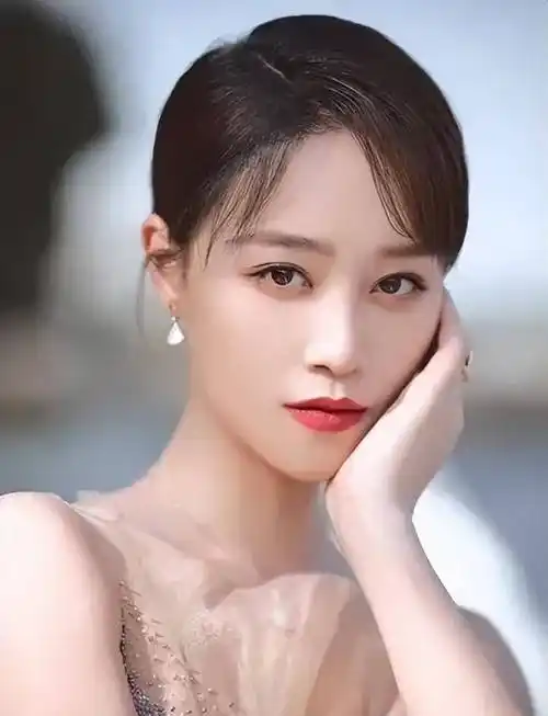 "上海名媛"蓝盈莹:继父亿万身家不输王思聪,为何非闯娱乐圈?