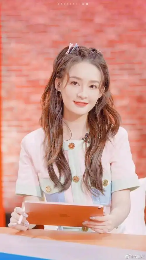 「李沁」晶妆隽雅红绡舞,万缕柔情宛曲绵_网易订阅