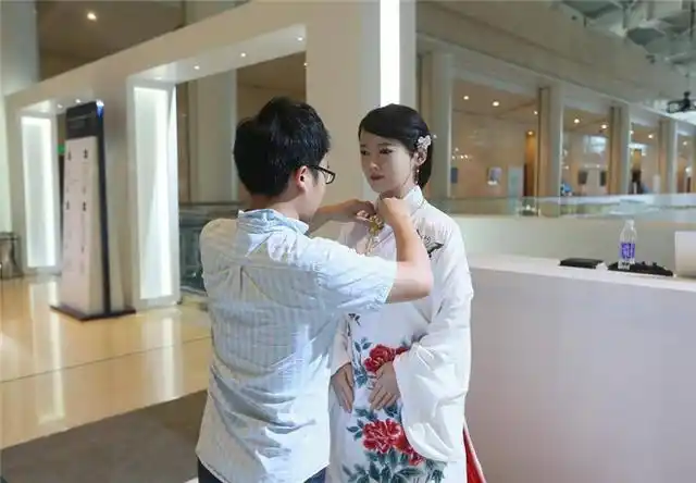 女性机器人不能生孩子,为啥却备受男用户青睐?这3大功能很关键