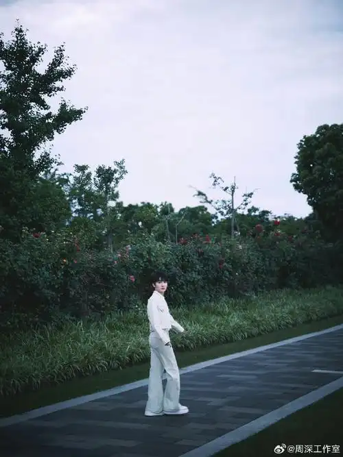 周深祝大家毕业快乐##仲夏毕业歌会##周深武汉演唱会##腾讯音乐由你