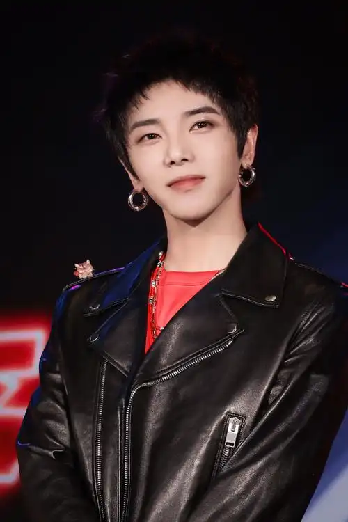 华晨宇美宝莲纽约代言人