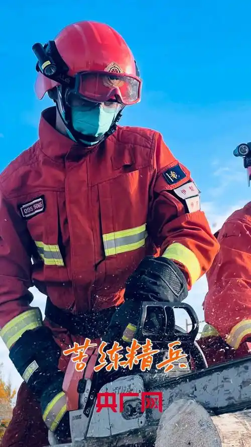 精彩壁纸|"火焰蓝"高清大图超燃来袭_人民_李昊轩_罗成