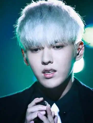 【图】男神吴亦凡跨年装逼 一头白发造型火爆全场