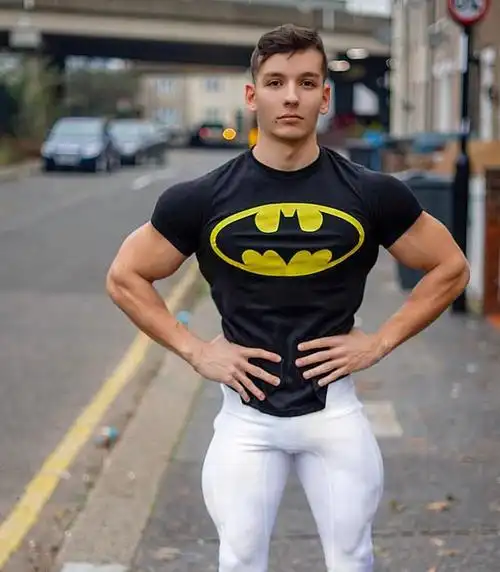 24岁小伙健身7年练出160斤肌肉身材