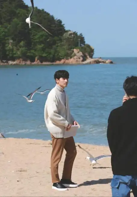 一张绝世大暖男的脸 与金裕贞,合作超甜韩剧《便利店新星》|池昌旭