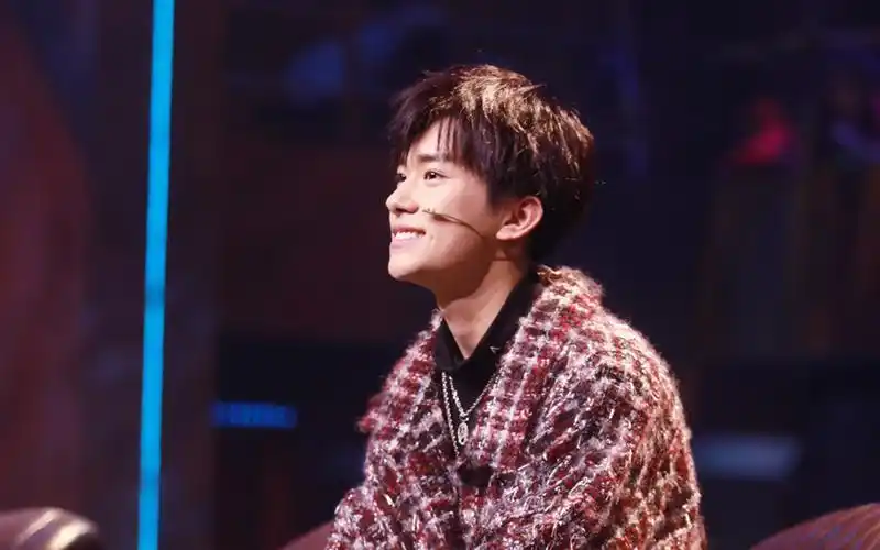 易烊千玺这就是街舞壁纸_帅气的街舞少年