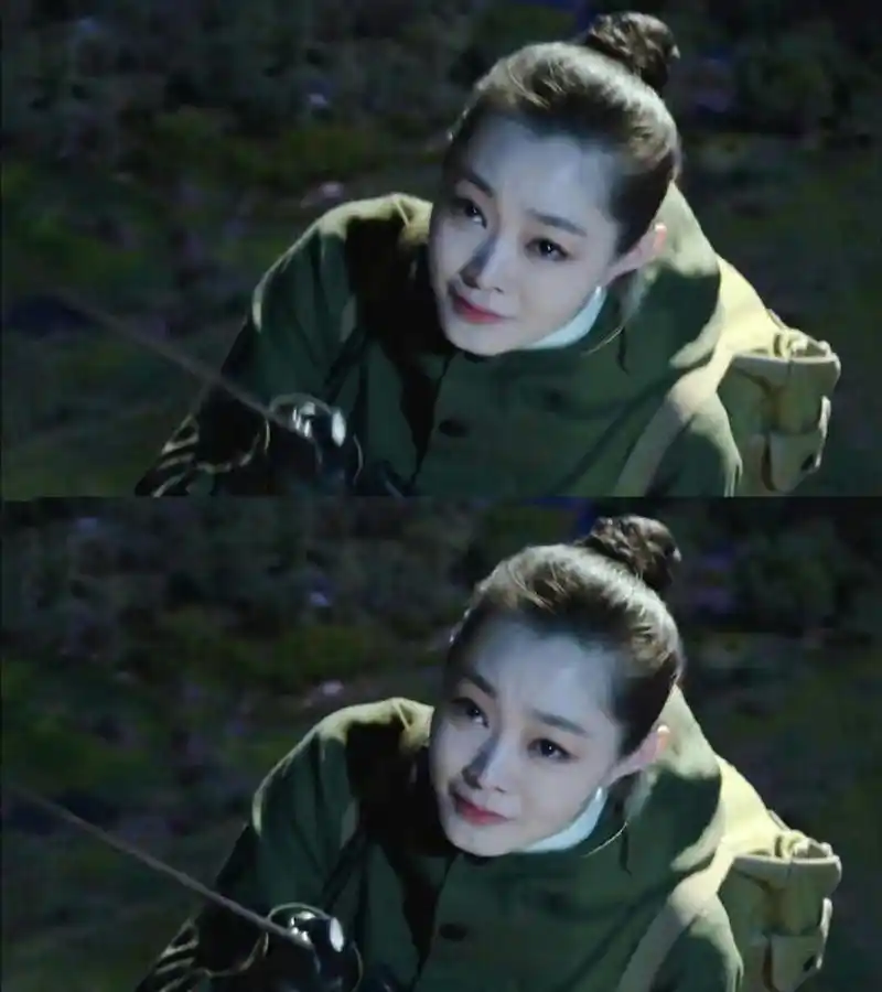 宋轶素颜照#  宋轶在《伪装者》中的扮相和演绎,有清纯的学生模样,有