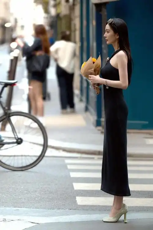 杨幂成巴黎时装周焦点!时尚穿搭胜过漂亮的外表,看出潮流新趋势