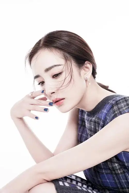 杨幂最新时尚大片高清锁屏壁纸下载