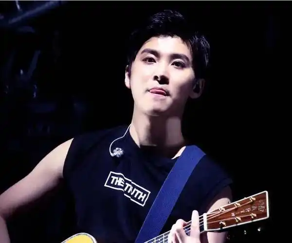 ftisland前成员宋承炫突然宣布离开演艺圈选择离开韩国生活