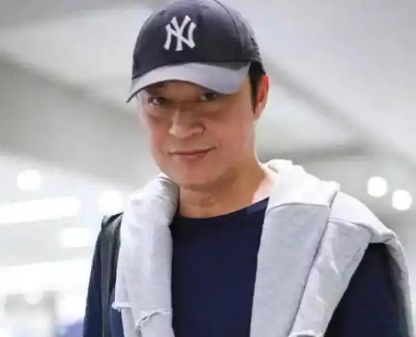 原创57岁马景涛近照面容变老小21岁前妻仍貌美