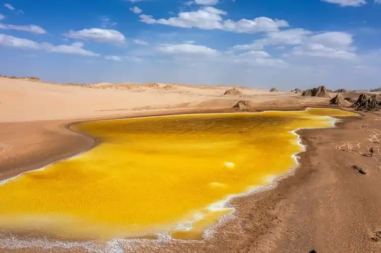 青海俄博梁硫磺湖高清图片