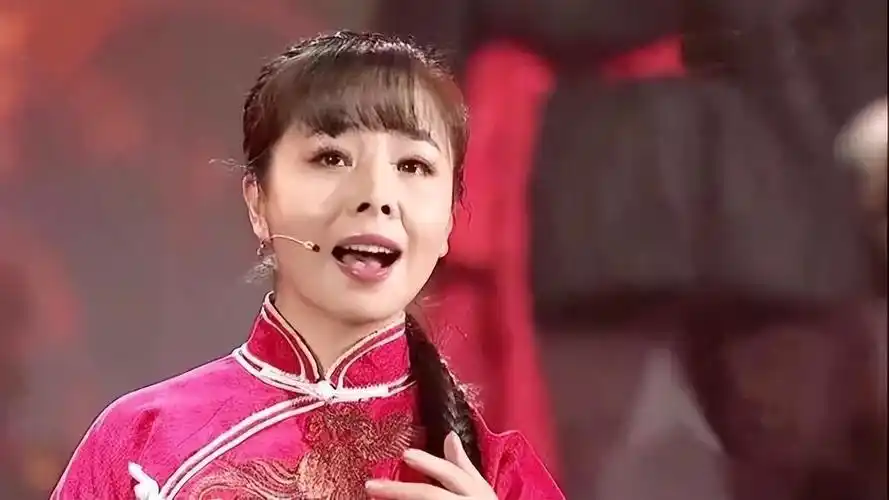 回顾王二妮22岁成名放弃百万年薪嫁农村小伙现带妹妹做公益