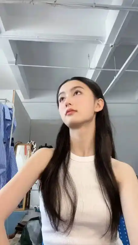 妹妹变姐姐了,越来越漂亮了,真正的大美女14岁就定型了