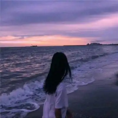 海边背影女生头像一个人在海边的背影头像
