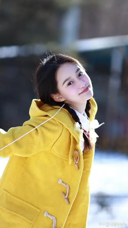 夏梦穿黄衣服甜美写真大片