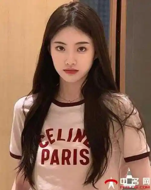 黑长直八字刘海发型清纯可人的黑长直