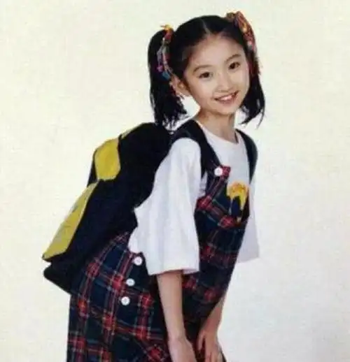 网友扒出了景甜童年照,又美又飒的她,真的是从小美到大!