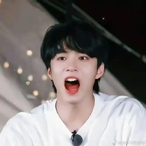 张真源被刘耀文吓到##刘耀文拉练摄影师