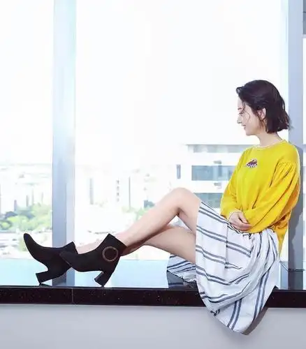 难得一见的赵丽颖美腿图片