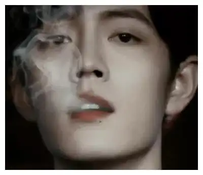 都说肖战演不了坏人,看到他罕见的吸烟照时,粉丝:请收下我的膝