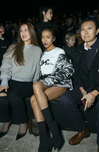 吉克隽逸凹造型也太拼了 下身"失守"