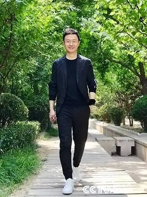 原创主持人刚强一婚娶了蒋虎前妻坚持做丁克因爱43岁得一子