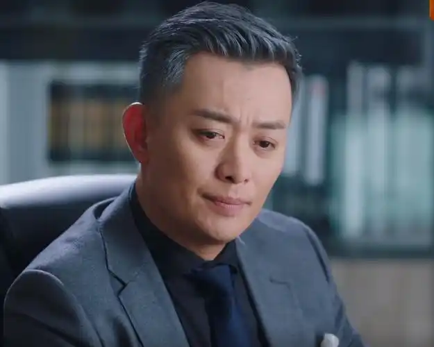 古装男神黄海冰:不满前妻丁克,二婚娶小12岁妻子,婚后儿女双全