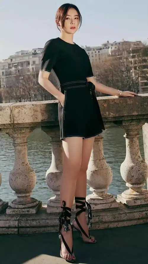 每天美图|袁姗姗的高跟鞋美图大赏_网易订阅