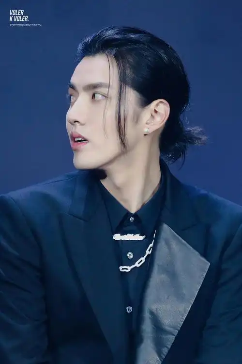 吴亦凡长发的样子