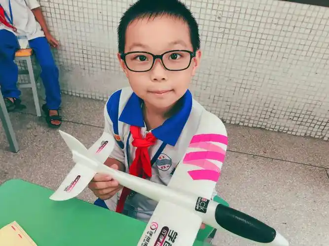 二年级航空模型《固定翼飞机》