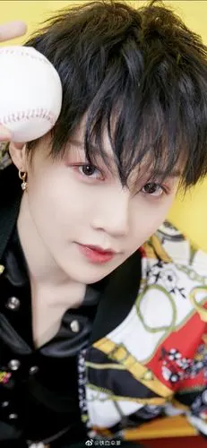 早上好刘雨昕的眼睛好漂亮,刘雨昕的眉毛. 来自铁血伞爹 - 微博