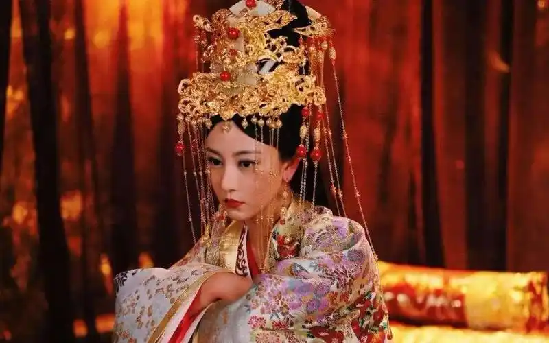 大皇帝17岁却专宠一生, 被明史黑出天际的万贵妃,我们错骂她了