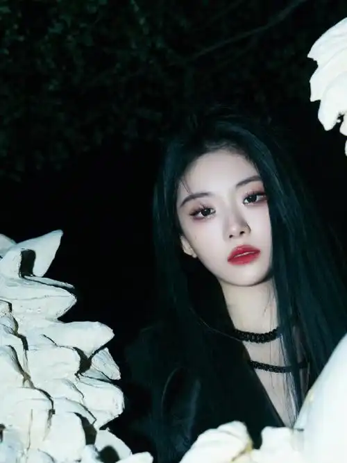 夜裏的妳,依然閃耀無論在哪,都是焦點照片取自: the9官博 及 喻言