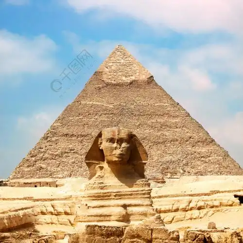 狮身人面像和金字塔