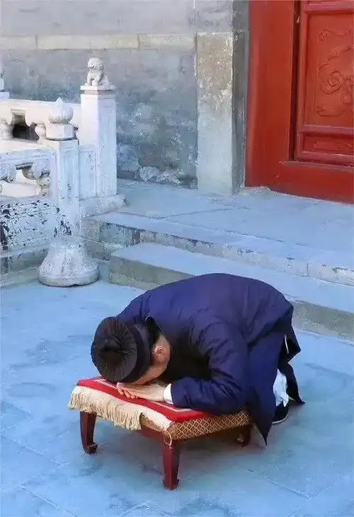 叩拜与行礼的正确方法行跪拜礼步骤