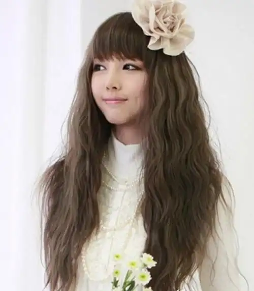 女生长发锡纸烫发型图片甜美减龄