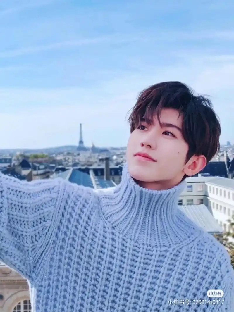 跟我一起喊:神仙颜值蔡徐坤人间理想蔡徐坤温柔体贴蔡徐坤治愈微笑