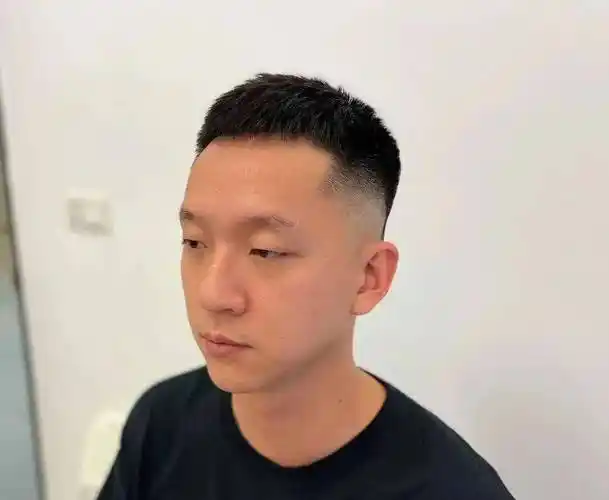 男生夏天留这几款潮流短发,阳光又帅气_发型_头发_造型