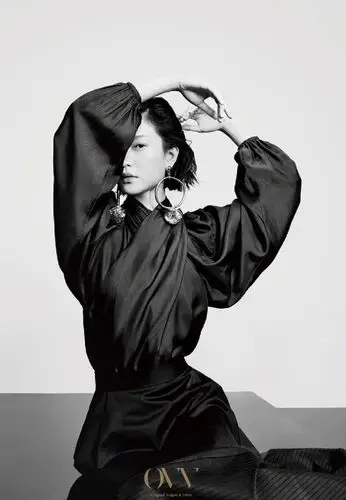 超模杜鹃时尚大片演绎简单高级感 气质清冷傲人