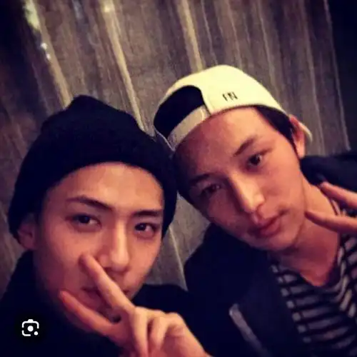 加上翘pp和宽肩可以确定是世勋咯    #吴世勋##等吴世勋退