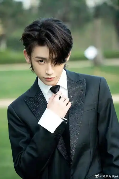 小鬼王琳凯裸眼3d舞台绝了