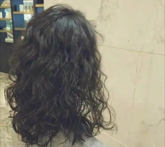 头发暴增,就是有点小贵对于洗发水来说然后想着换个发型,二十岁都没烫